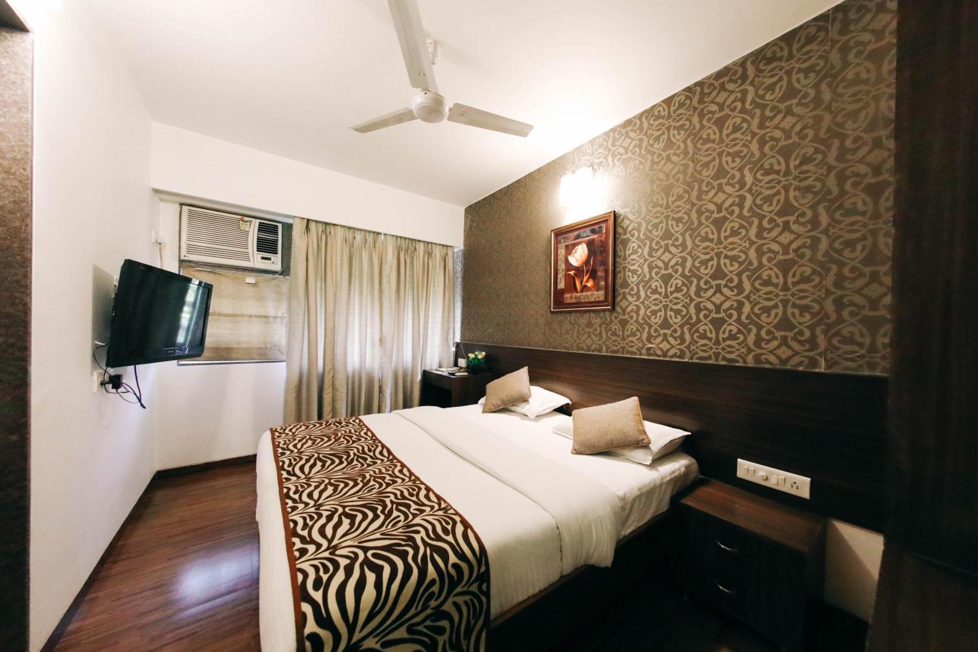 Hotel Maharana Inn Chembur Мумбай Екстериор снимка