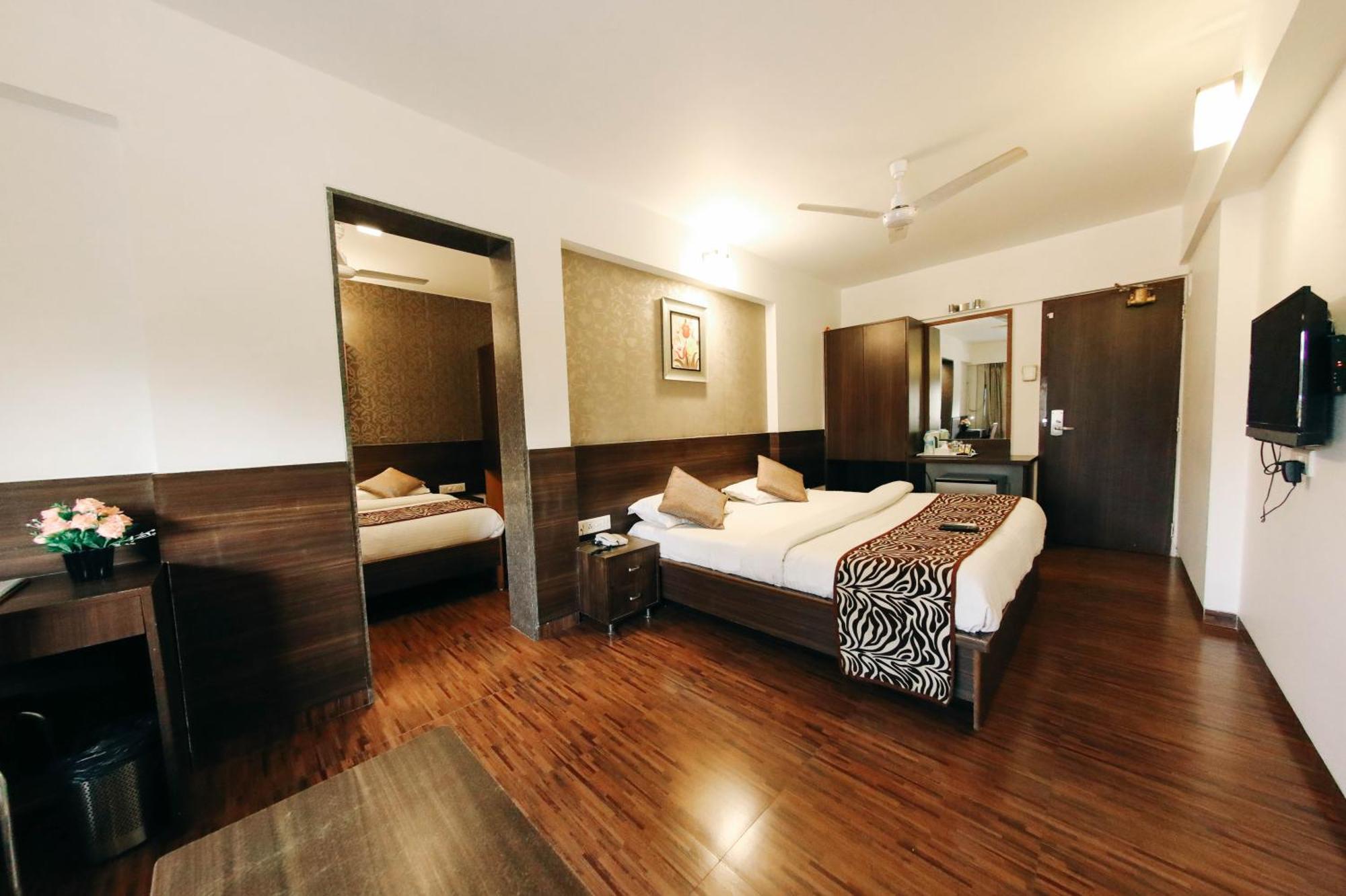 Hotel Maharana Inn Chembur Мумбай Екстериор снимка