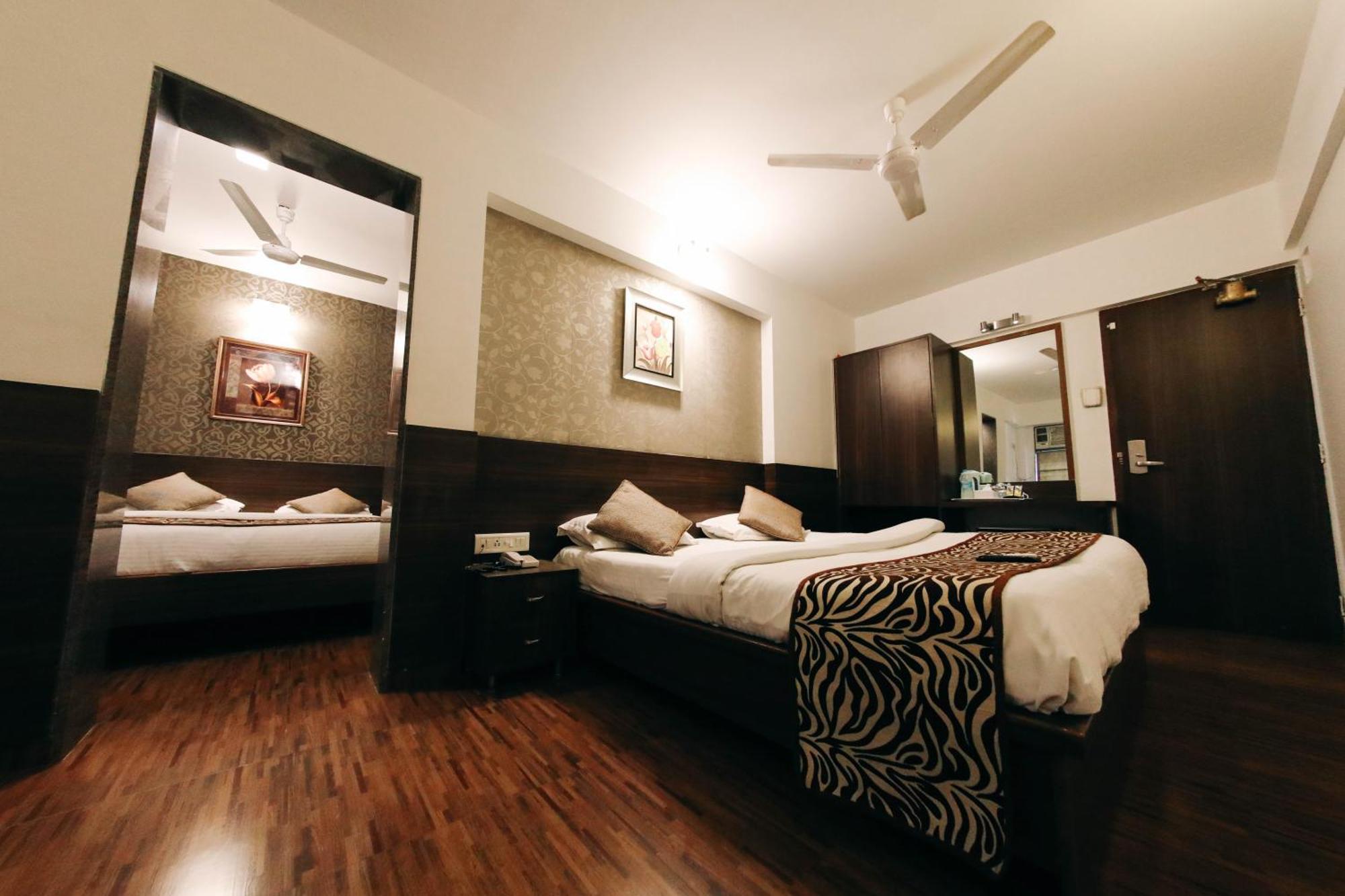 Hotel Maharana Inn Chembur Мумбай Екстериор снимка