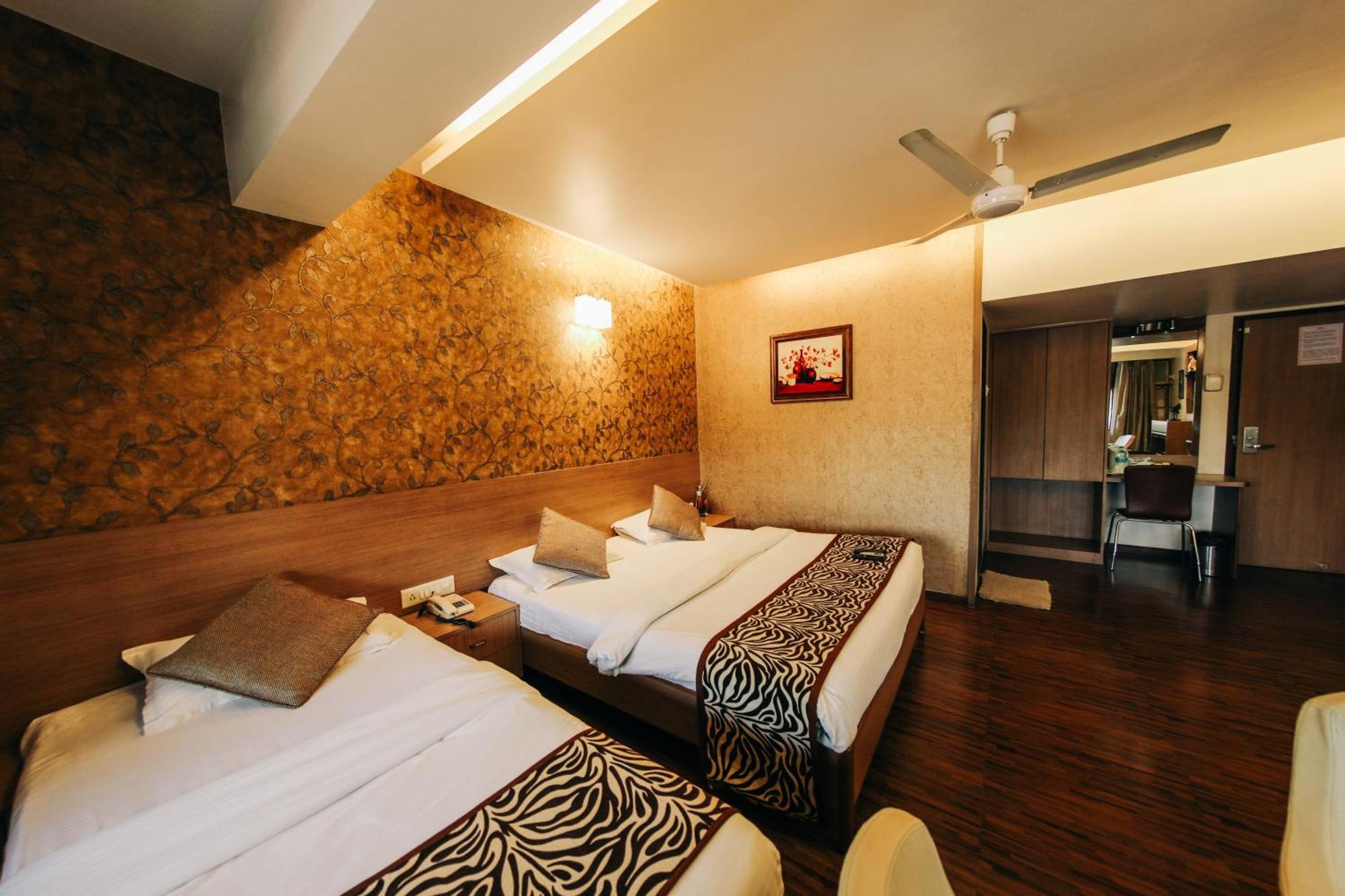 Hotel Maharana Inn Chembur Мумбай Екстериор снимка