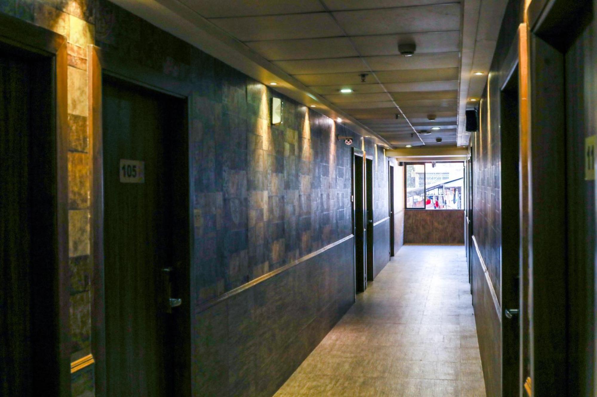 Hotel Maharana Inn Chembur Мумбай Екстериор снимка