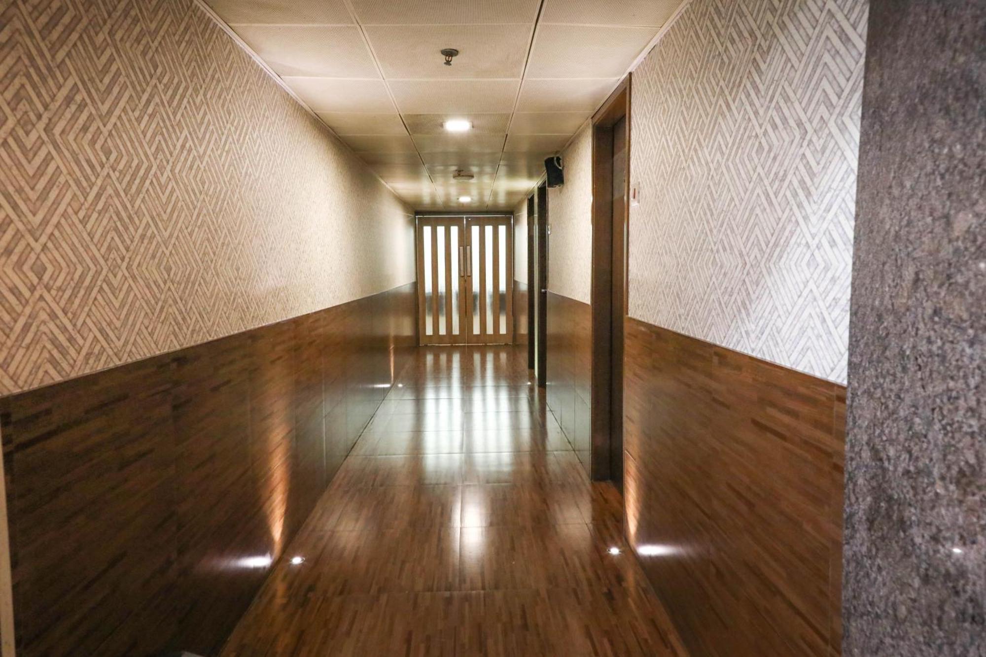 Hotel Maharana Inn Chembur Мумбай Екстериор снимка