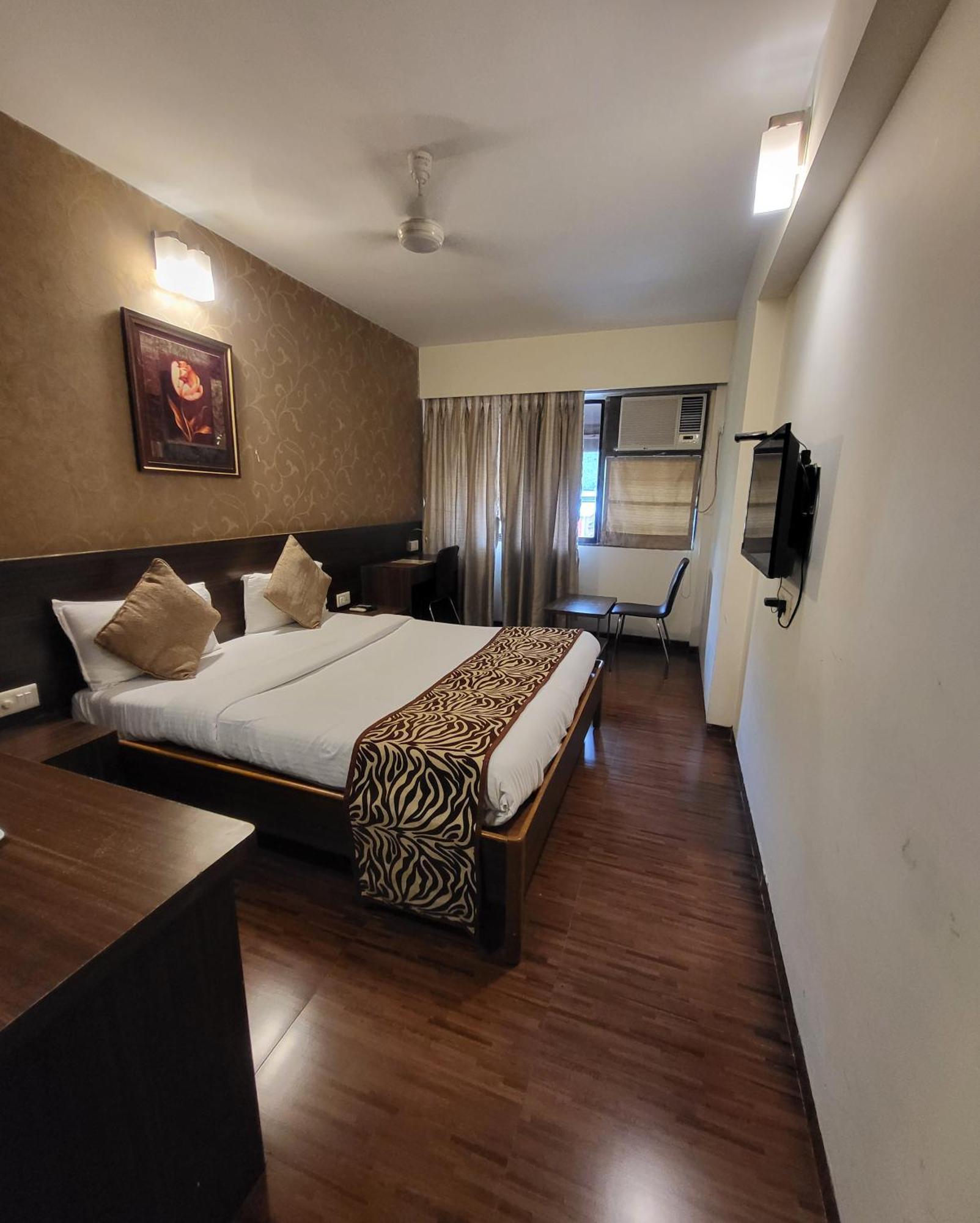 Hotel Maharana Inn Chembur Мумбай Екстериор снимка
