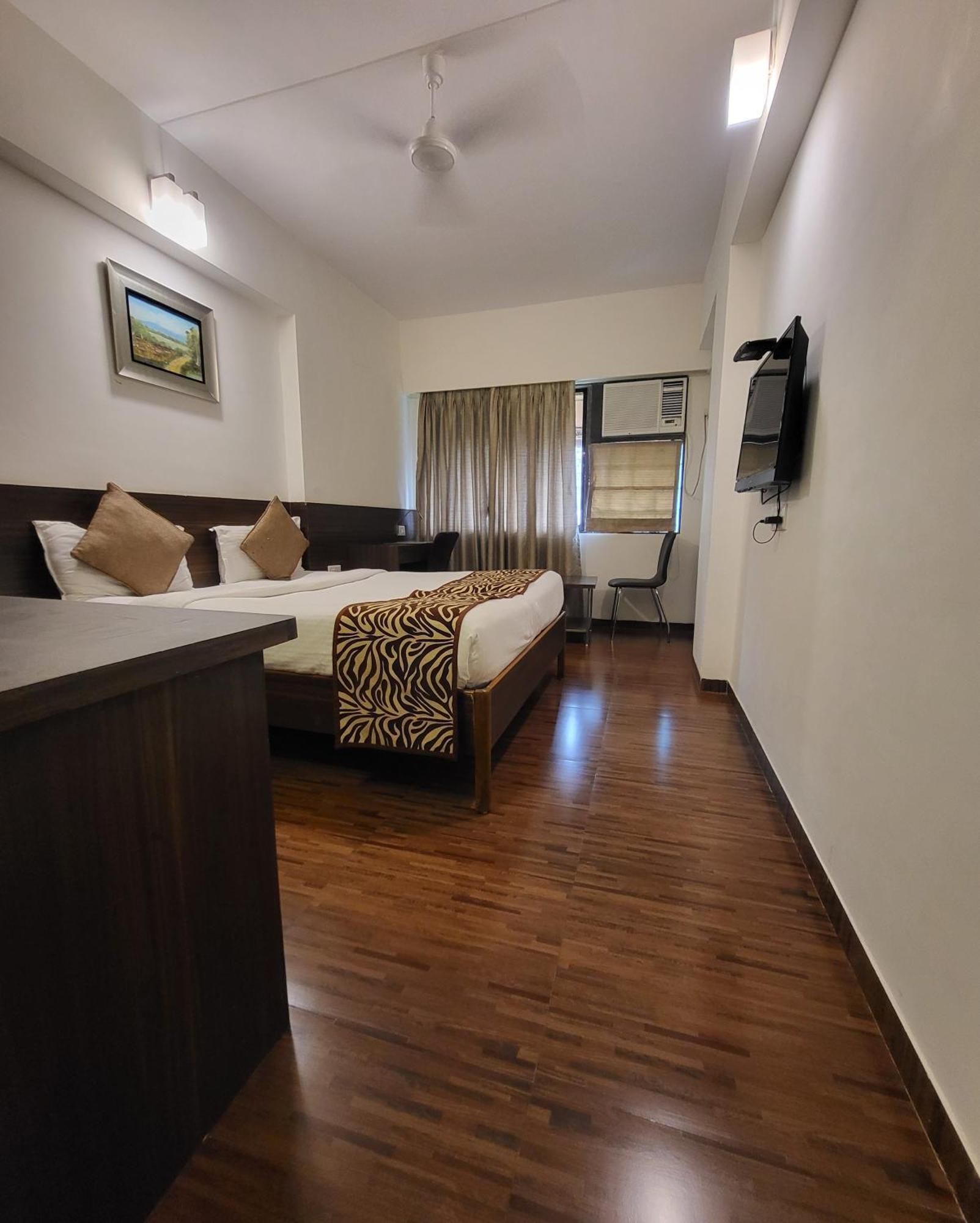 Hotel Maharana Inn Chembur Мумбай Екстериор снимка