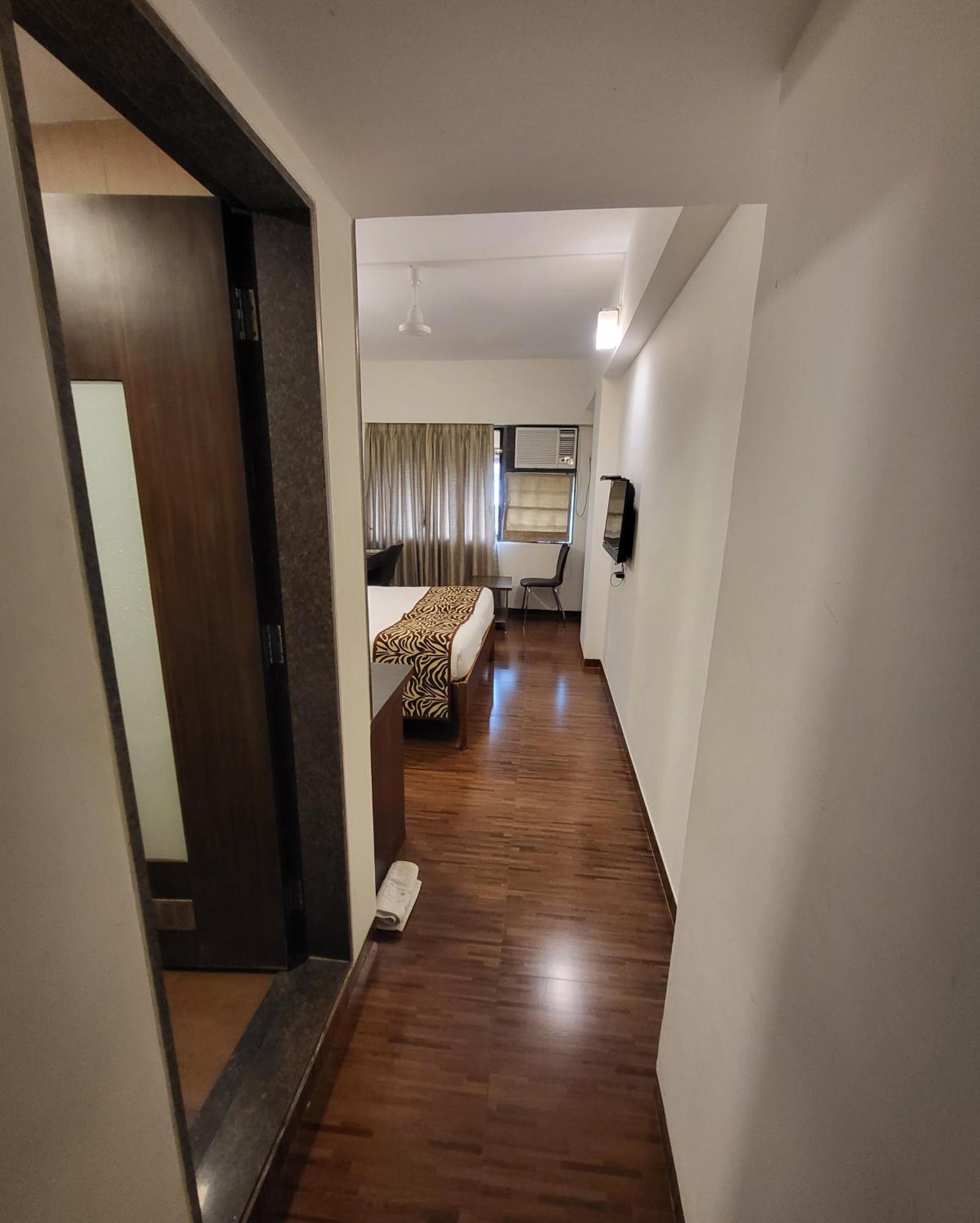 Hotel Maharana Inn Chembur Мумбай Екстериор снимка