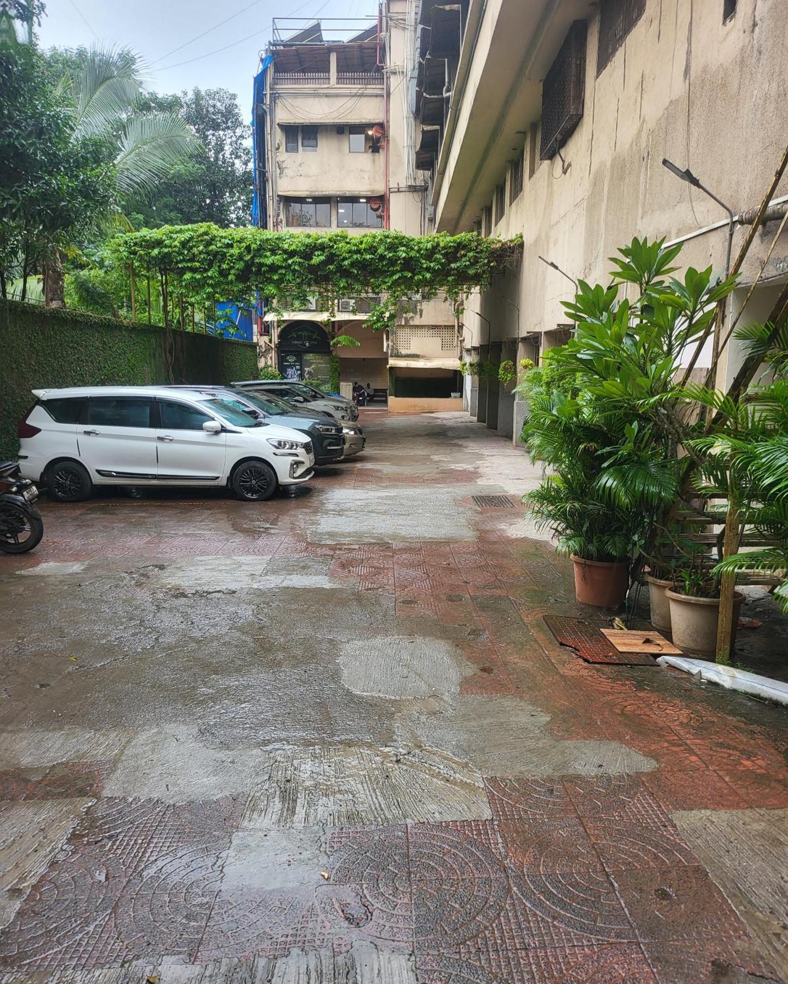 Hotel Maharana Inn Chembur Мумбай Екстериор снимка