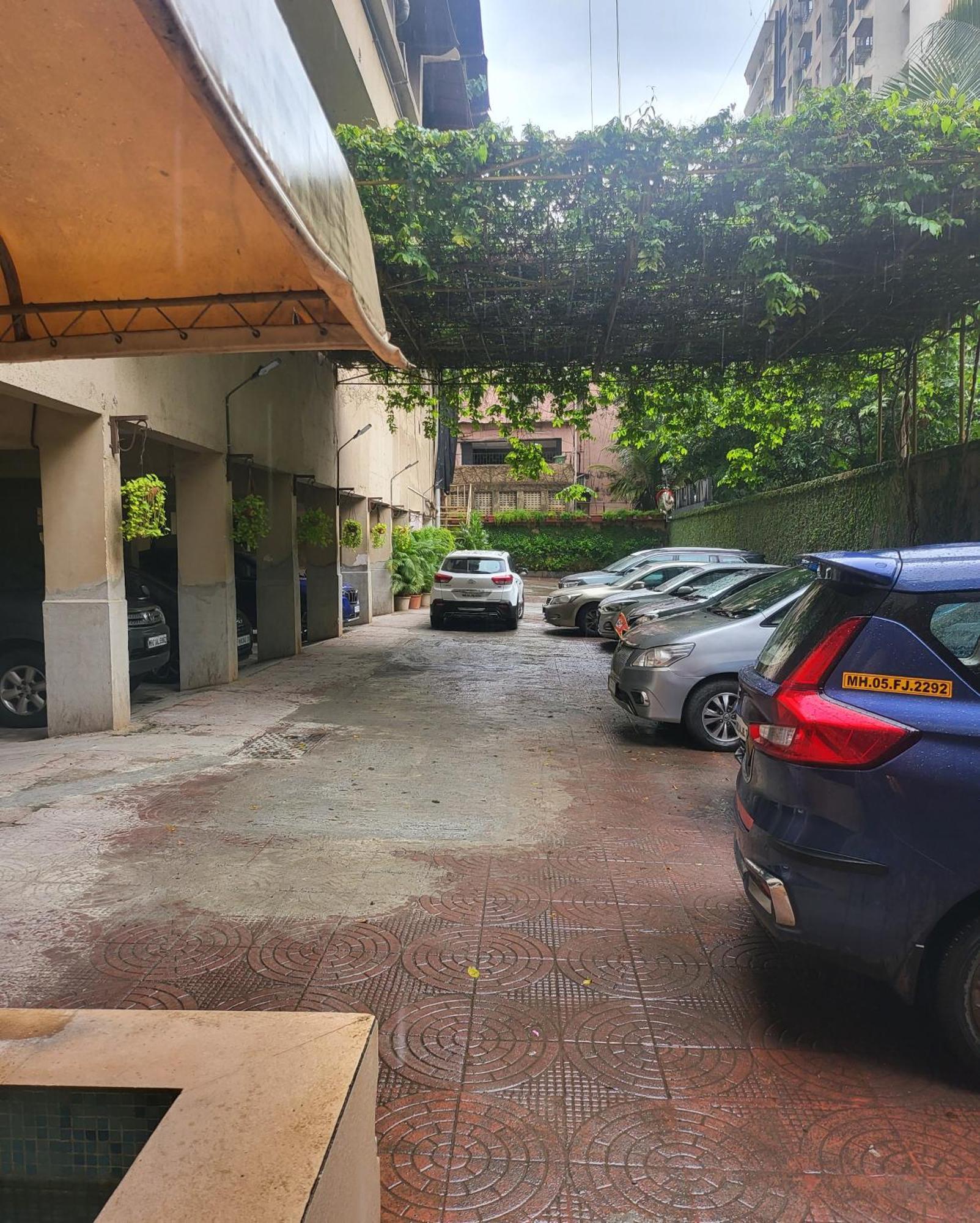 Hotel Maharana Inn Chembur Мумбай Екстериор снимка