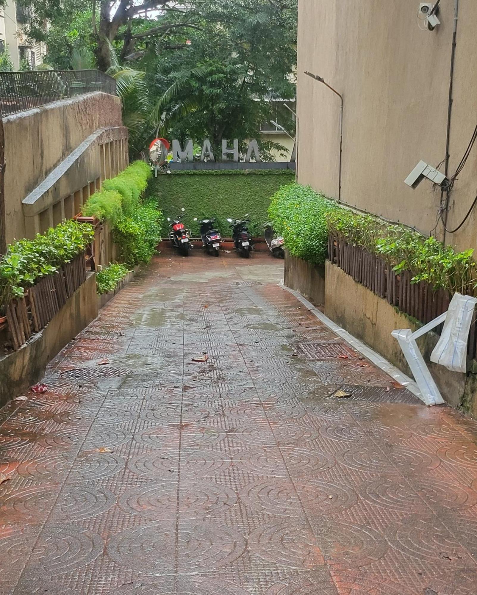Hotel Maharana Inn Chembur Мумбай Екстериор снимка