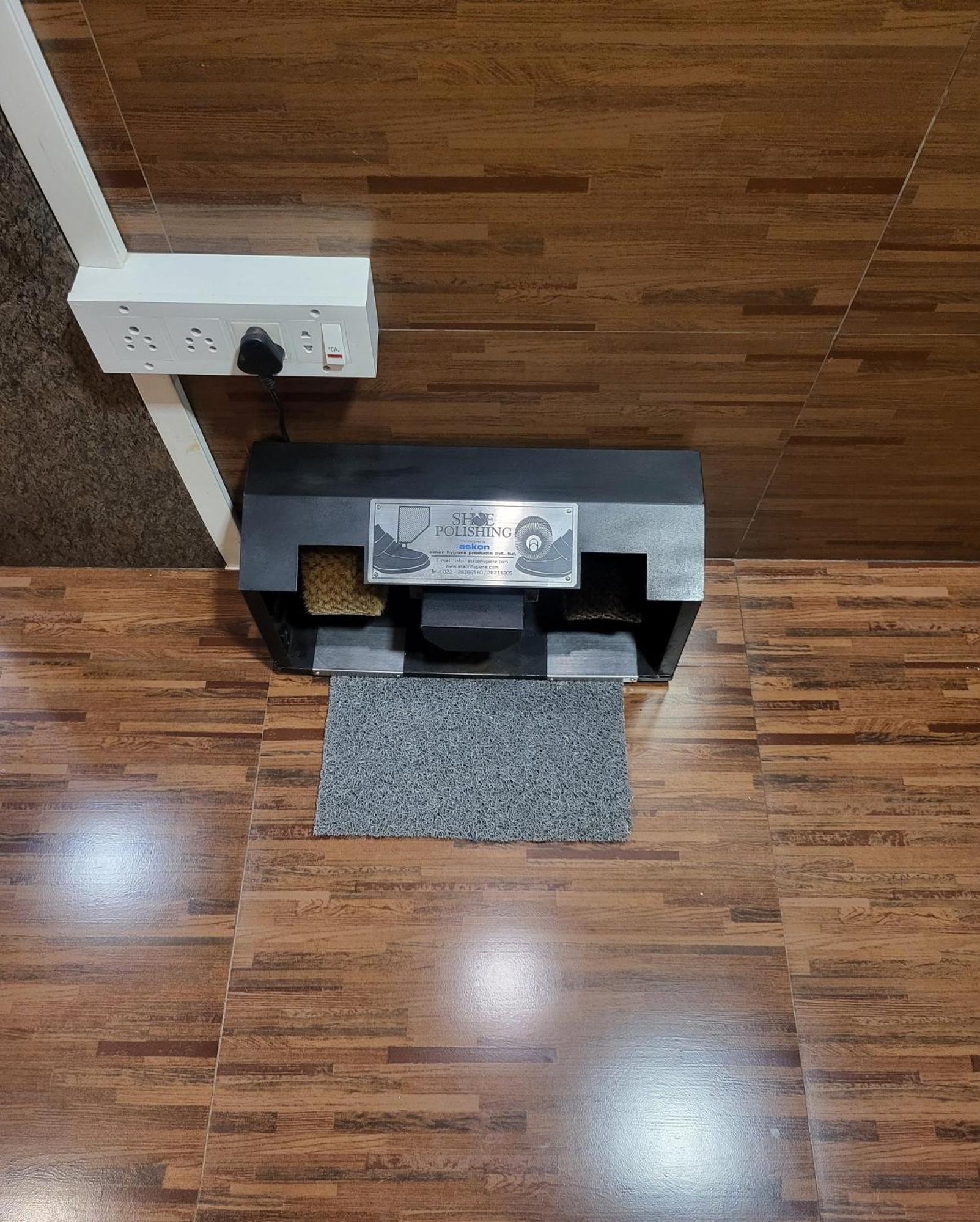 Hotel Maharana Inn Chembur Мумбай Екстериор снимка