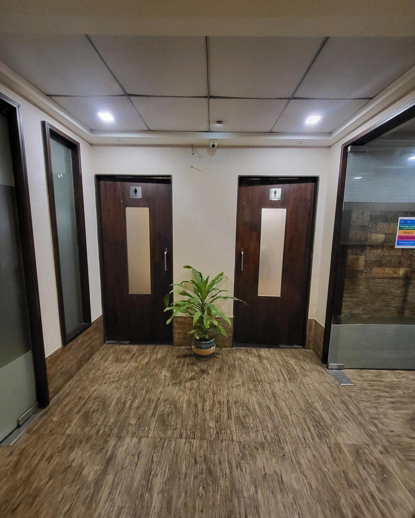 Hotel Maharana Inn Chembur Мумбай Екстериор снимка