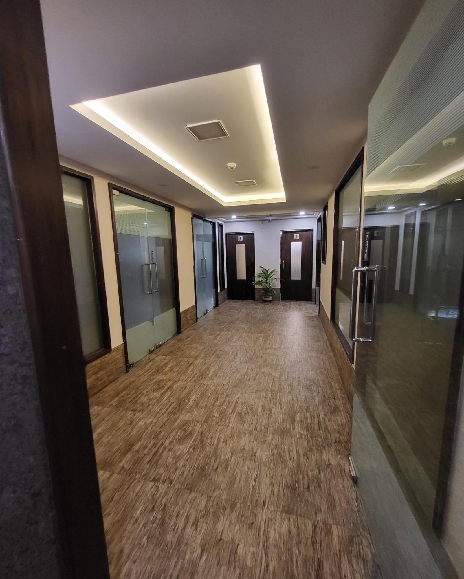 Hotel Maharana Inn Chembur Мумбай Екстериор снимка