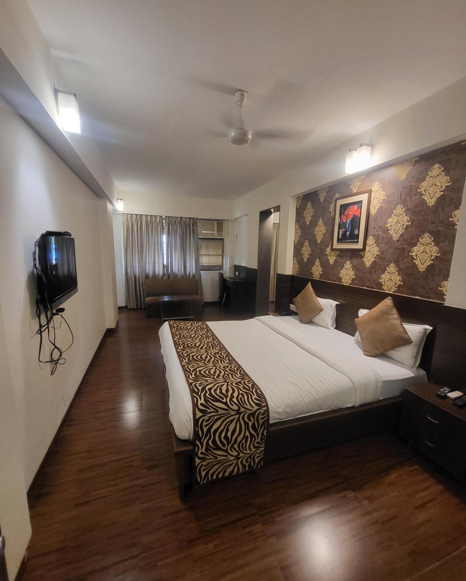 Hotel Maharana Inn Chembur Мумбай Екстериор снимка