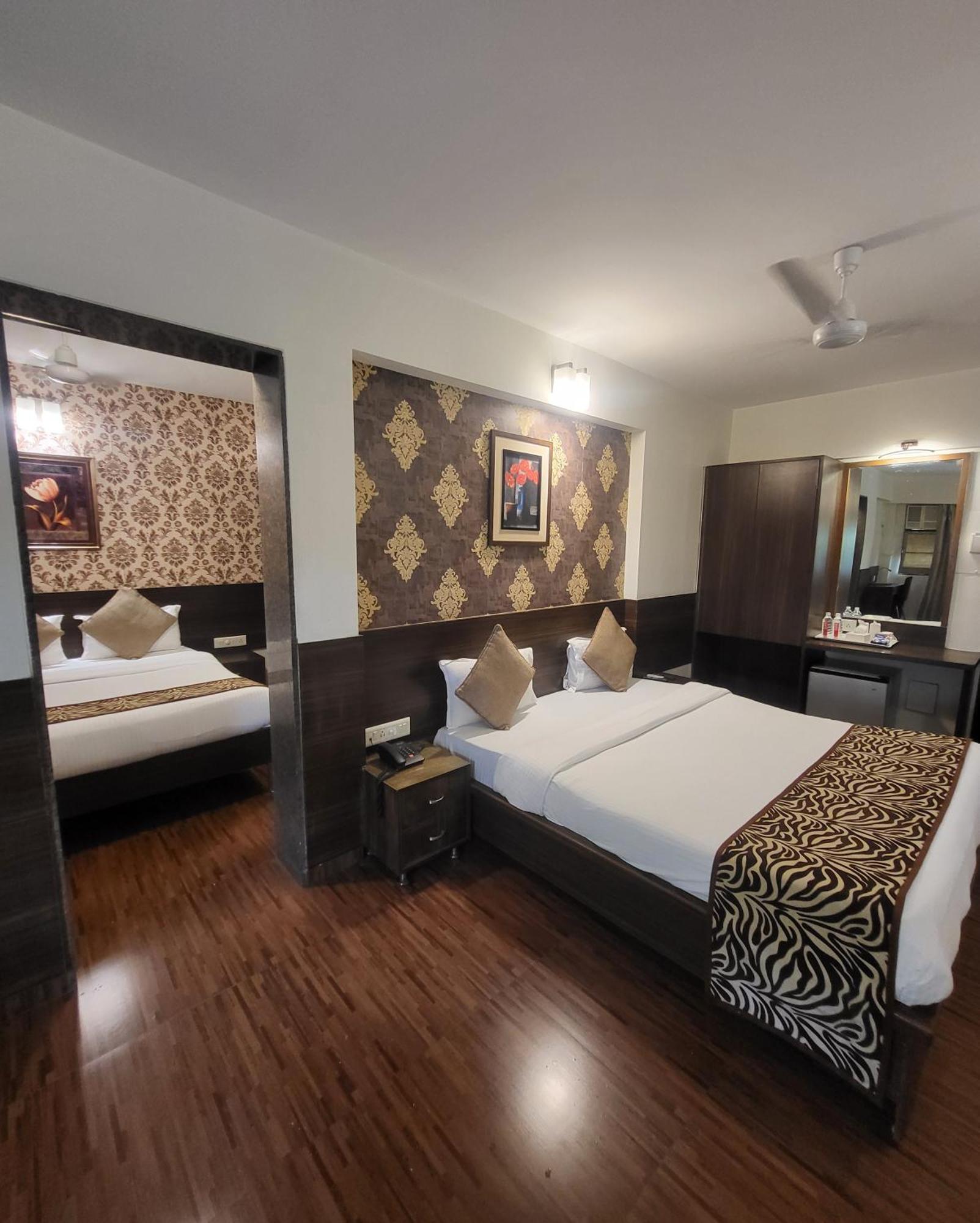 Hotel Maharana Inn Chembur Мумбай Екстериор снимка
