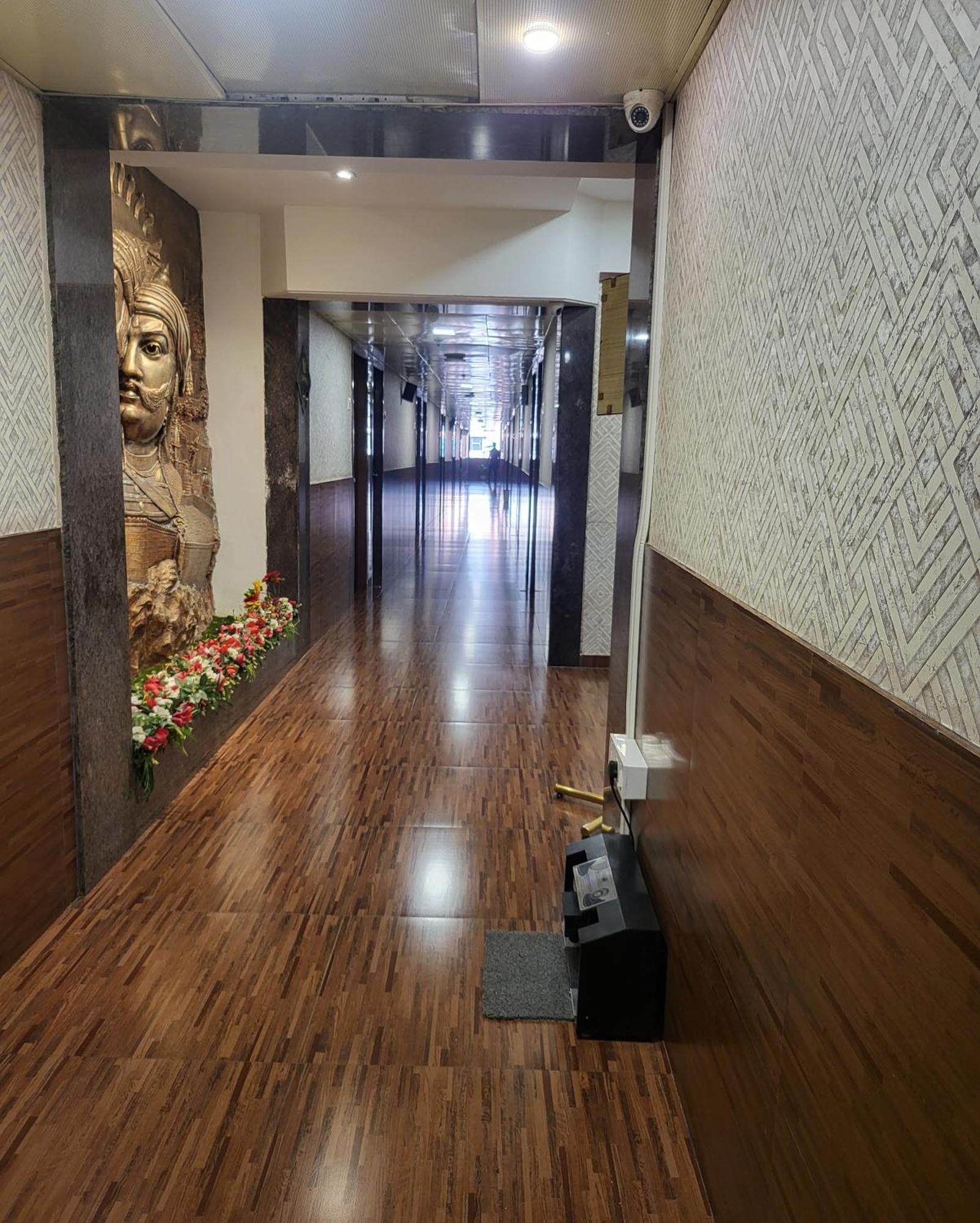 Hotel Maharana Inn Chembur Мумбай Екстериор снимка