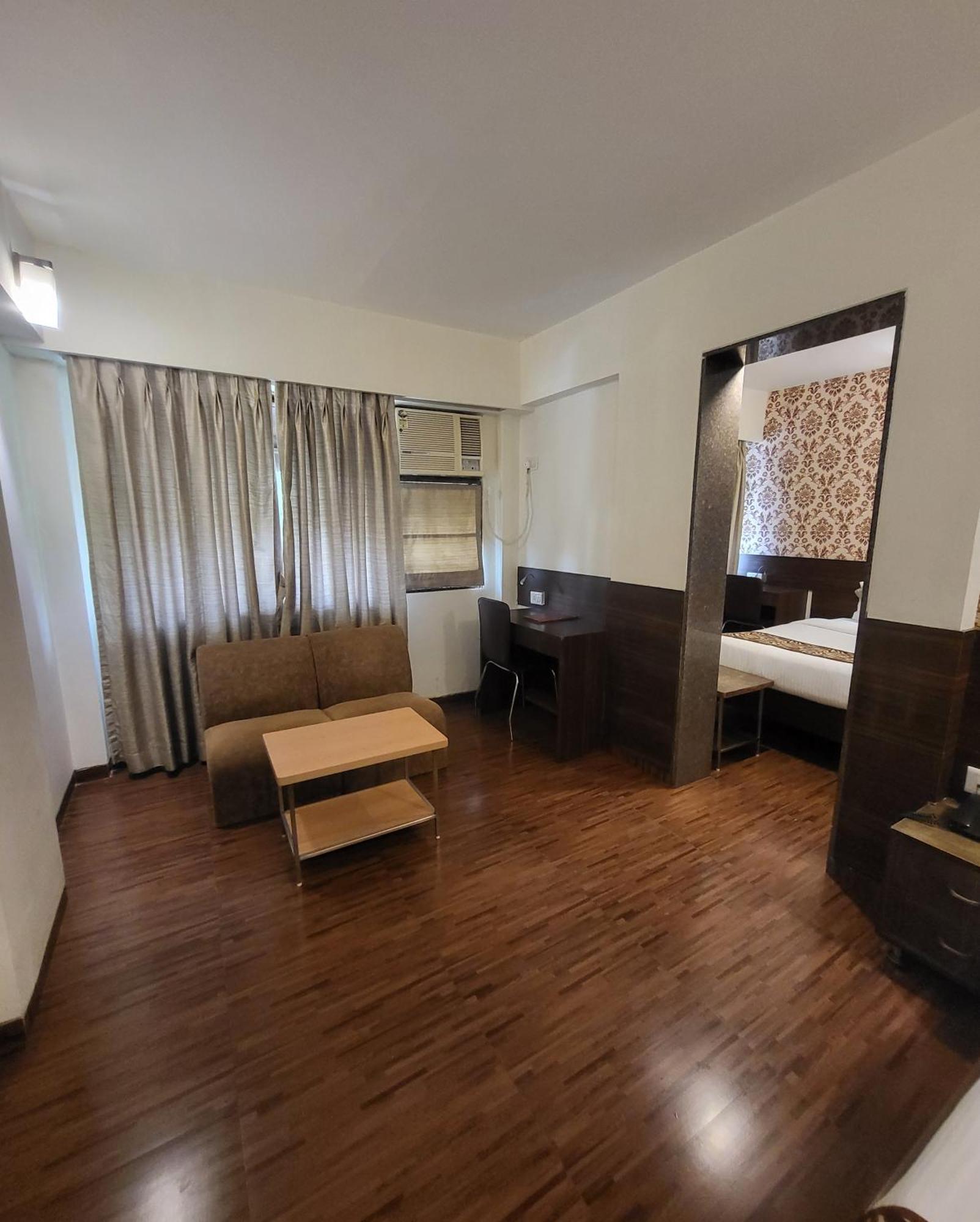 Hotel Maharana Inn Chembur Мумбай Екстериор снимка