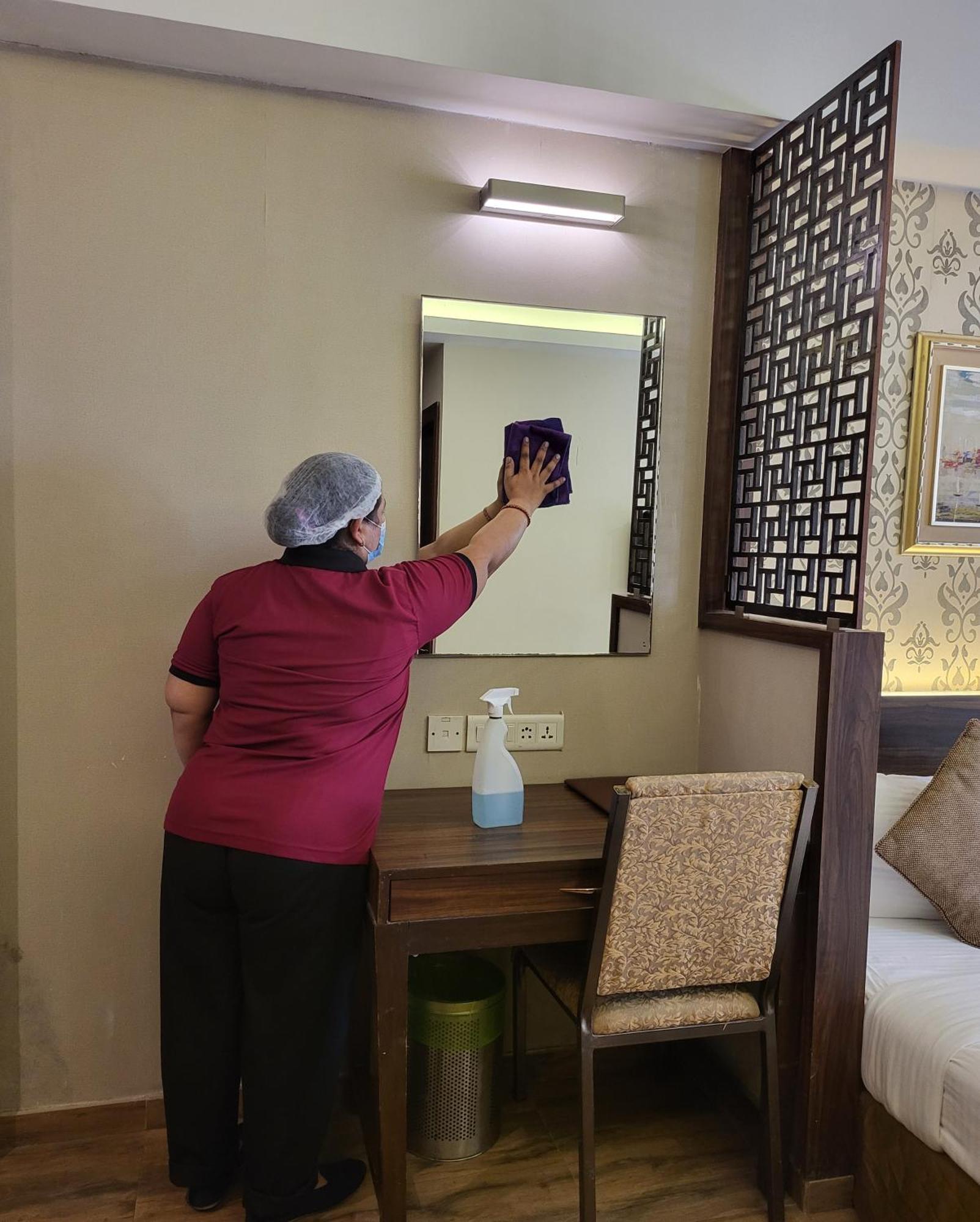 Hotel Maharana Inn Chembur Мумбай Екстериор снимка