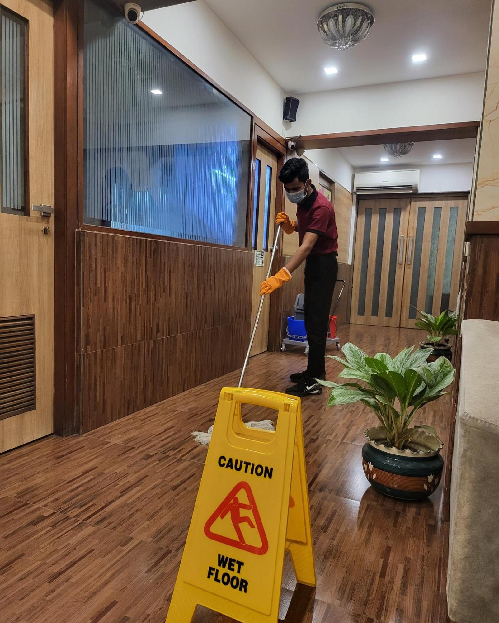Hotel Maharana Inn Chembur Мумбай Екстериор снимка