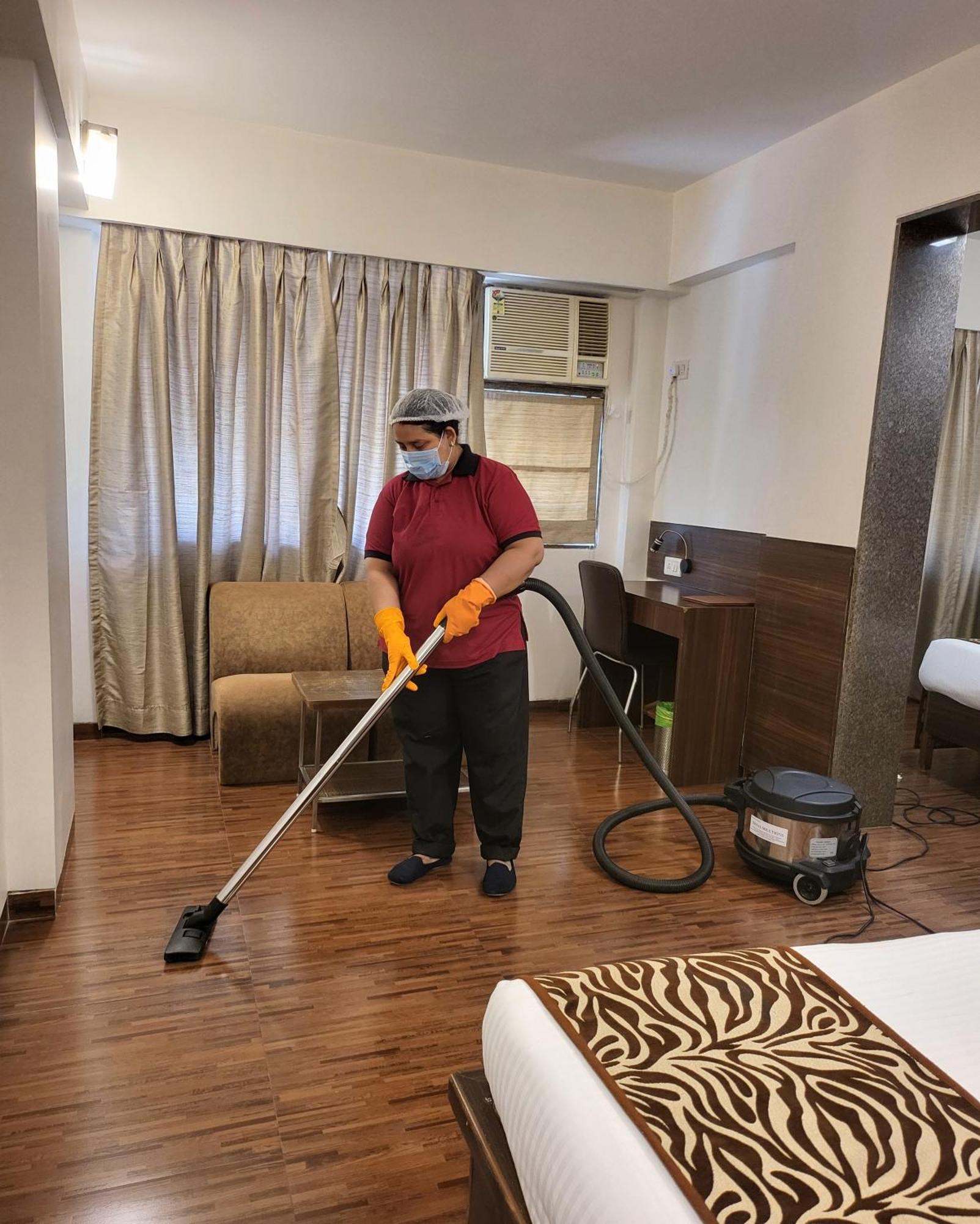 Hotel Maharana Inn Chembur Мумбай Екстериор снимка
